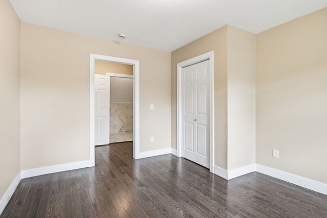 53 Devens St, Springfield, MA 01151