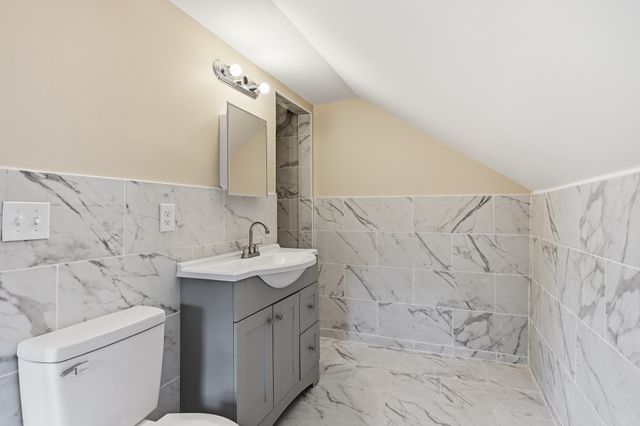 53 Devens St, Springfield, MA 01151