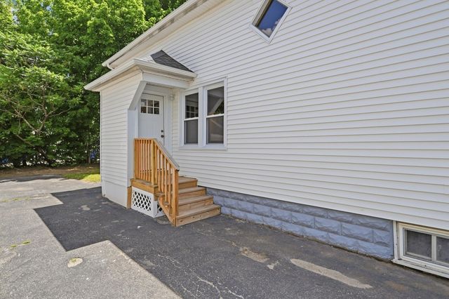 53 Devens St, Springfield, MA 01151