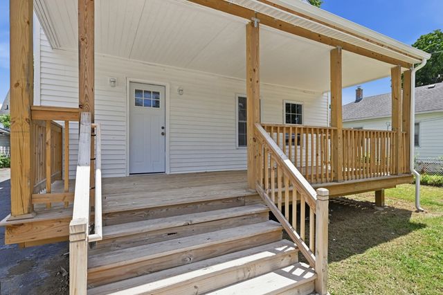 53 Devens St, Springfield, MA 01151