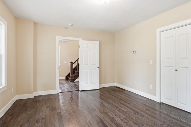 53 Devens St, Springfield, MA 01151