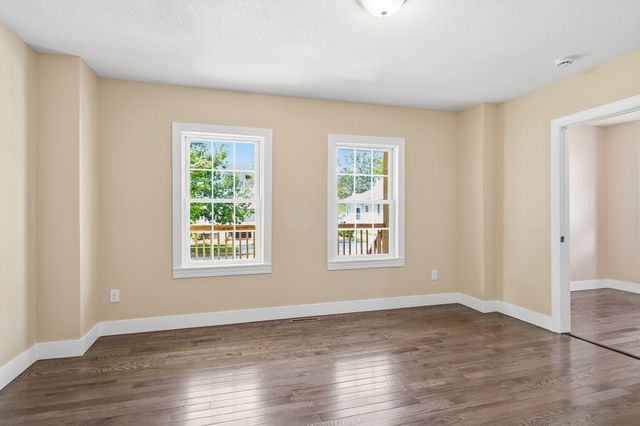 53 Devens St, Springfield, MA 01151