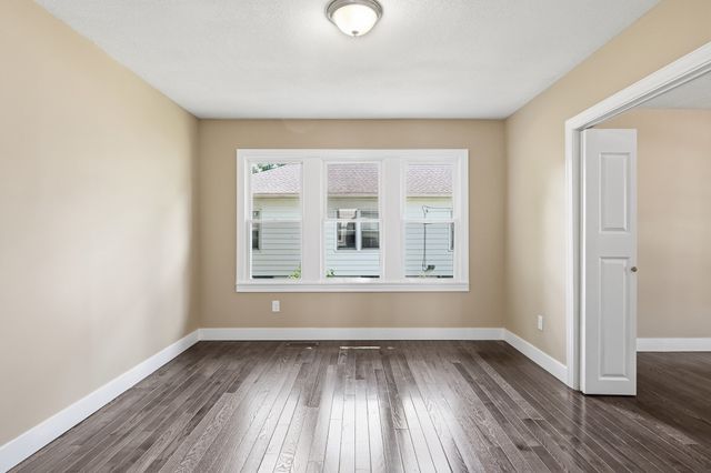 53 Devens St, Springfield, MA 01151