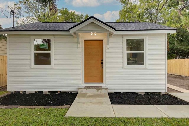 2805 2nd Avenue N, Texas City, TX 77590