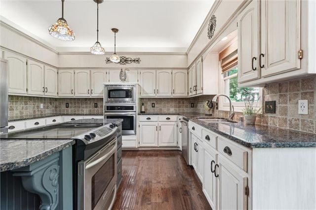 12724 Catalina Street, Leawood, KS 66209
