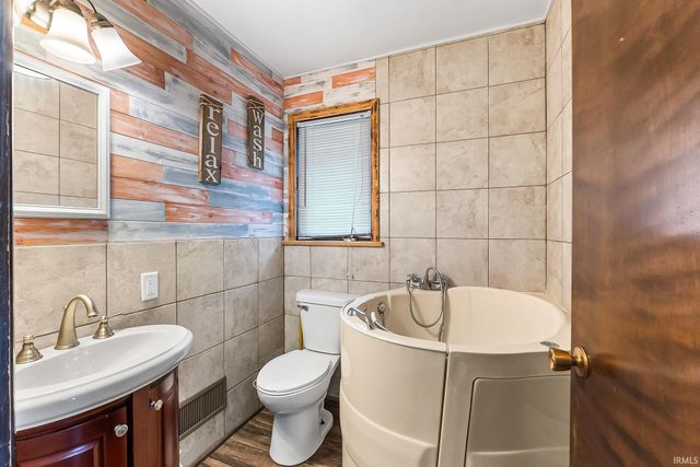 1426 Lakewood Drive, Fort Wayne, IN 46819