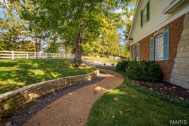 237 Saint Andrews Drive, St Albans, MO 63073