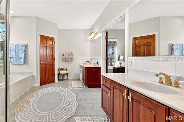 237 Saint Andrews Drive, St Albans, MO 63073