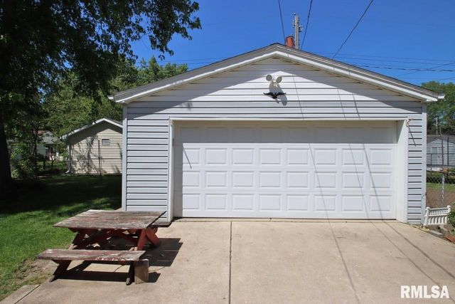 305 MANOR Street, Pekin, IL 61554