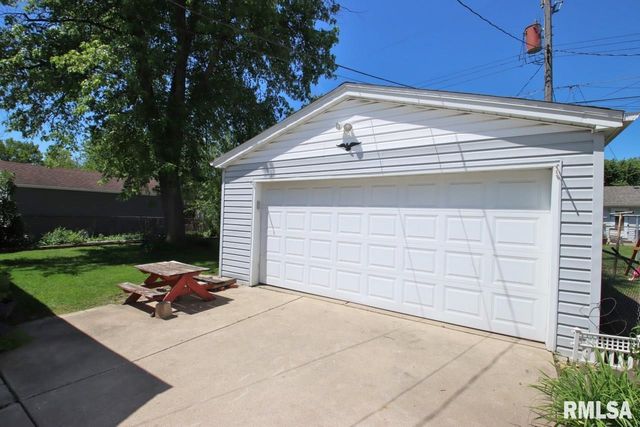 305 MANOR Street, Pekin, IL 61554