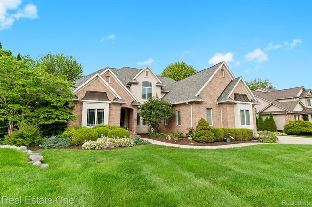16048 Pine Bluff Court, Fenton Charter Township, MI 48430