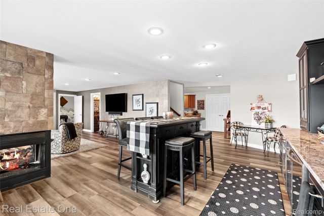 16048 Pine Bluff Court, Fenton Charter Township, MI 48430