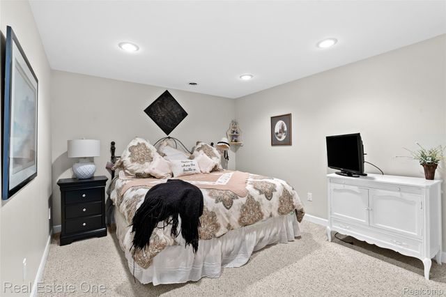16048 Pine Bluff Court, Fenton Charter Township, MI 48430