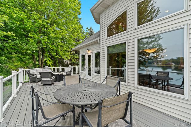 16048 Pine Bluff Court, Fenton Charter Township, MI 48430
