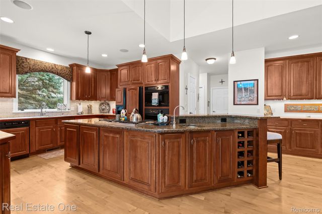 16048 Pine Bluff Court, Fenton Charter Township, MI 48430