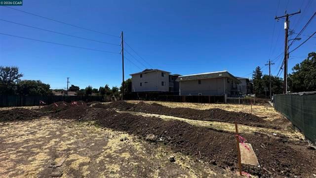 1561 Pine St, Concord, CA 94520