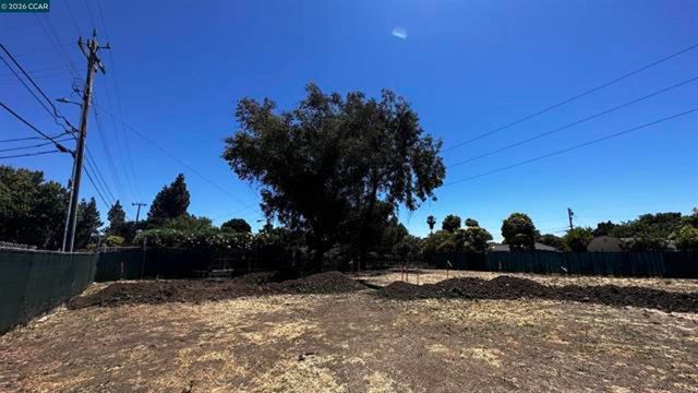 1561 Pine St, Concord, CA 94520