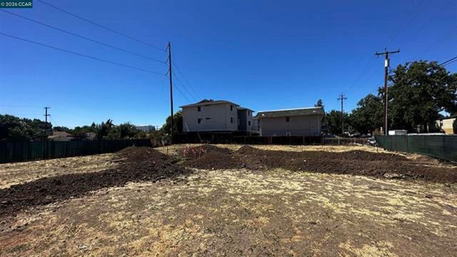 1561 Pine St, Concord, CA 94520