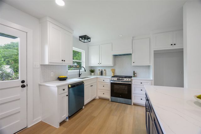 10877 Mandalay Drive, Dallas, TX 75228