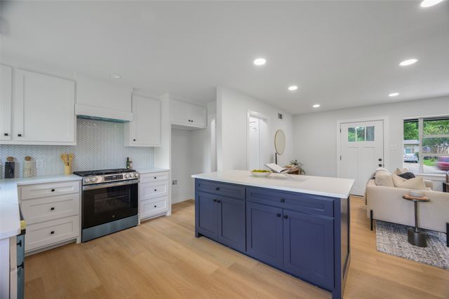 10877 Mandalay Drive, Dallas, TX 75228