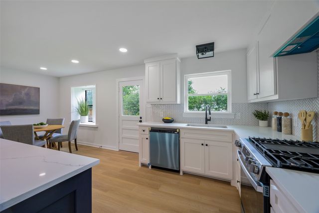10877 Mandalay Drive, Dallas, TX 75228