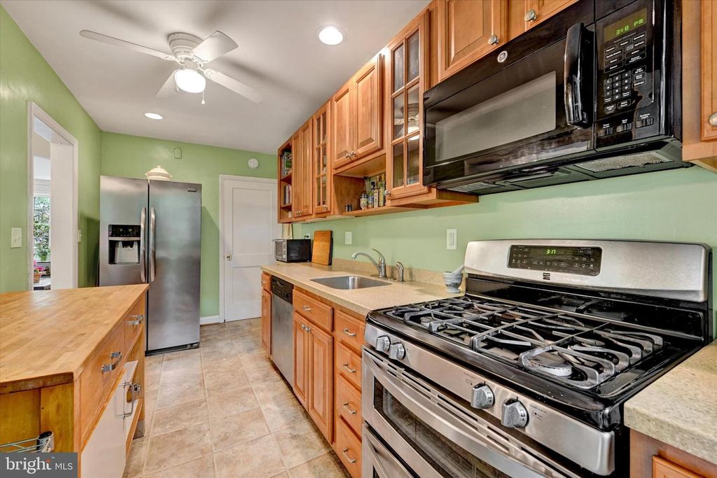 Image 11 of property listing at Address unavailable.