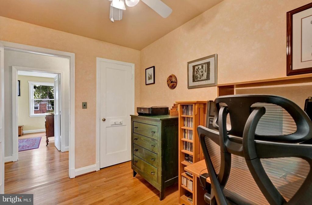 Image 17 of property listing at Address unavailable.