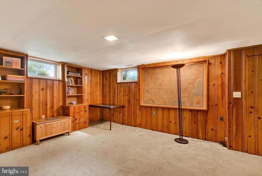Image 19 of property listing at Address unavailable.