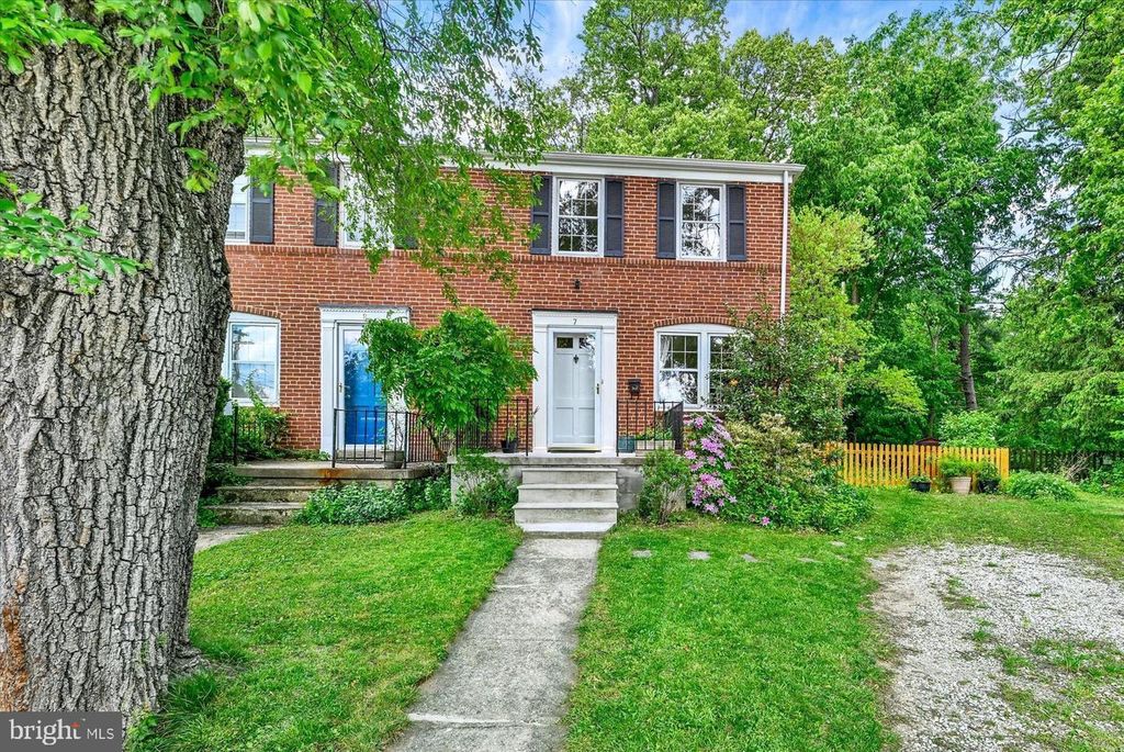 Image 2 of property listing at Address unavailable.