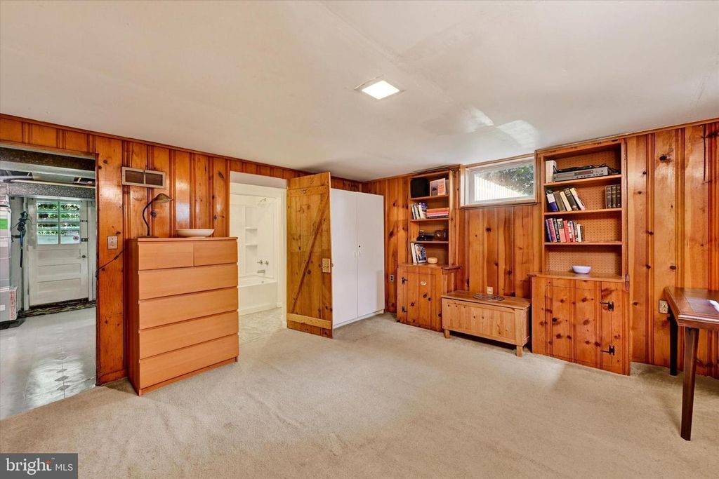 Image 20 of property listing at Address unavailable.