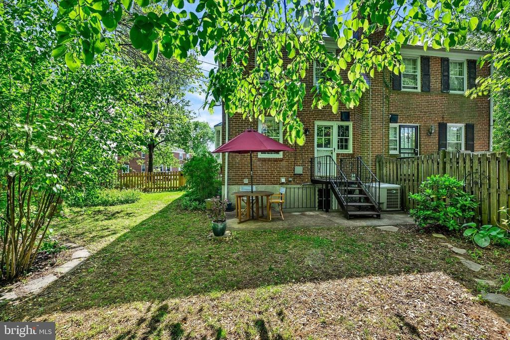 Image 24 of property listing at Address unavailable.