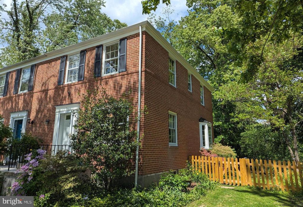 Image 3 of property listing at Address unavailable.