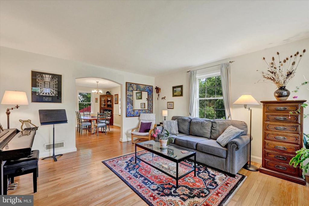 Image 4 of property listing at Address unavailable.