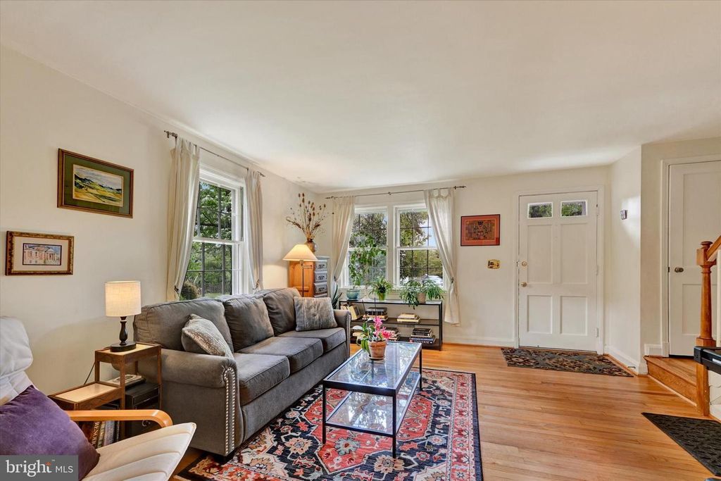 Image 5 of property listing at Address unavailable.