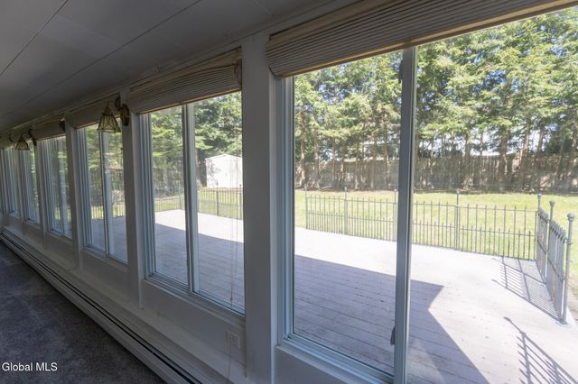 10 Oakwood Drive, Queensbury, NY 12804