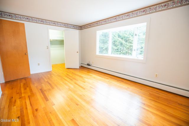 10 Oakwood Drive, Queensbury, NY 12804