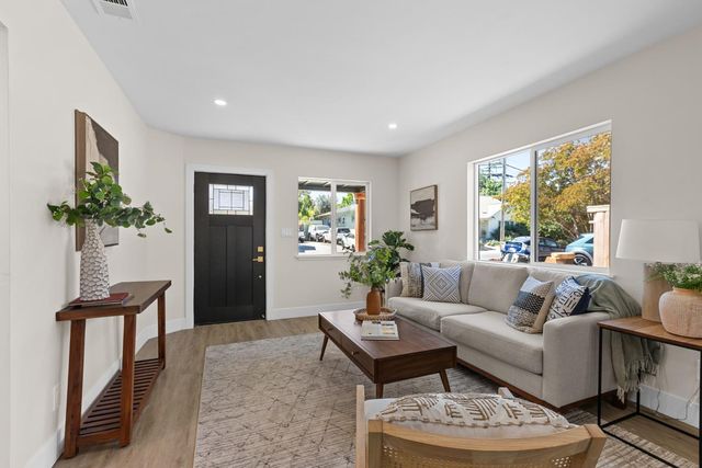 2153 Perkins Way, Sacramento, CA 95818