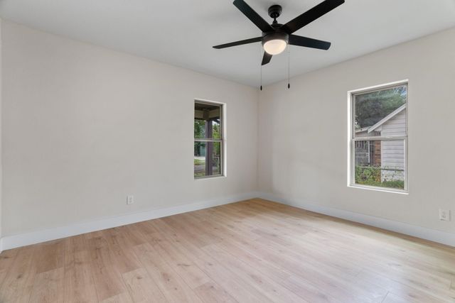 1404 E Baltimore Avenue, Fort Worth, TX 76104