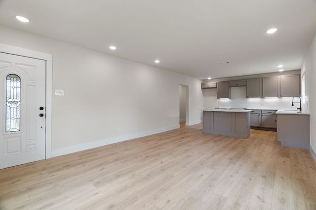 1404 E Baltimore Avenue, Fort Worth, TX 76104