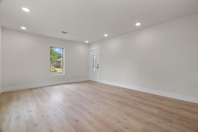 1404 E Baltimore Avenue, Fort Worth, TX 76104