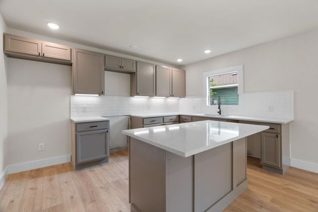 1404 E Baltimore Avenue, Fort Worth, TX 76104