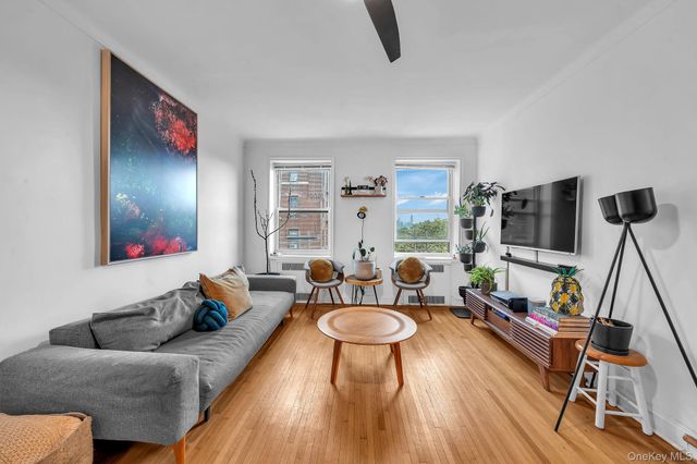 7615 35th Avenue 4E, Jackson Heights, NY 11372