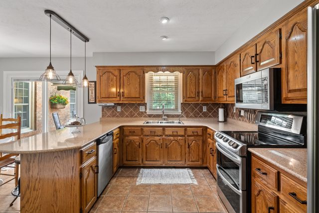 915 Rocky Hollow Rd, Erin, TN 37061