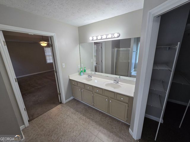 724 Jamie Way NE, Woodstock, GA 30188