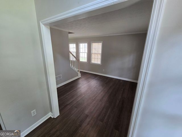 724 Jamie Way NE, Woodstock, GA 30188