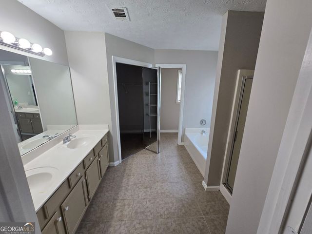 724 Jamie Way NE, Woodstock, GA 30188