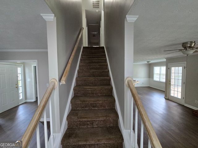 724 Jamie Way NE, Woodstock, GA 30188