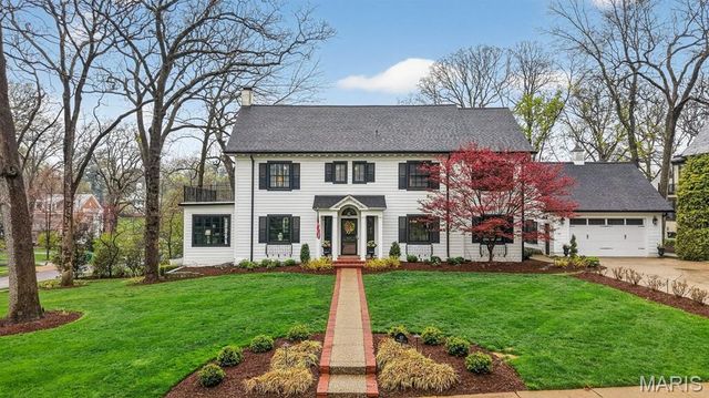 457 Yorkshire Place, Webster Groves, MO 63119