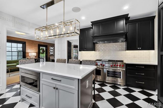 457 Yorkshire Place, Webster Groves, MO 63119