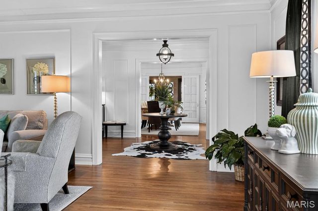 457 Yorkshire Place, Webster Groves, MO 63119